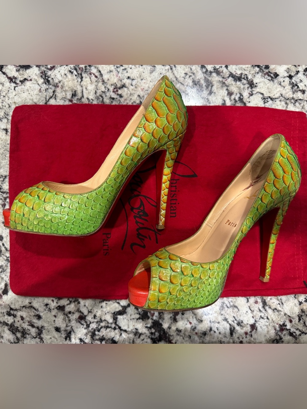 Christian Louboutin Very Prive 120 peep toe green python 37
